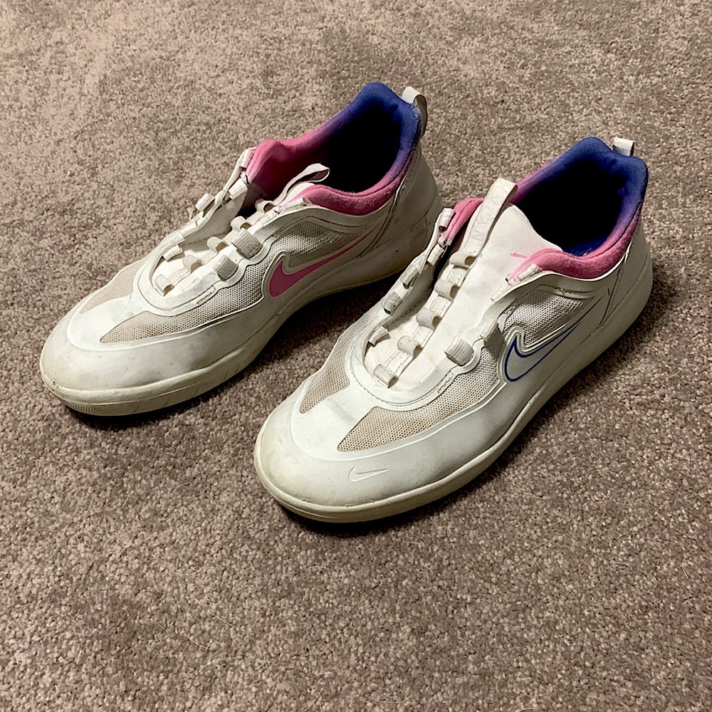 Nike SB Nyjah Houston size 6 mens sneakers”no laces”